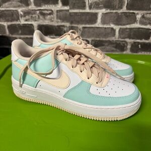 NEW Kids Youth Nike AIR FORCE 1 (GS) shoes JADE ICE/GUAVA ICE-WHITE sneakers